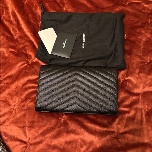 Saint Laurent Cassandre Chain Wallet - Picture 3 of 10